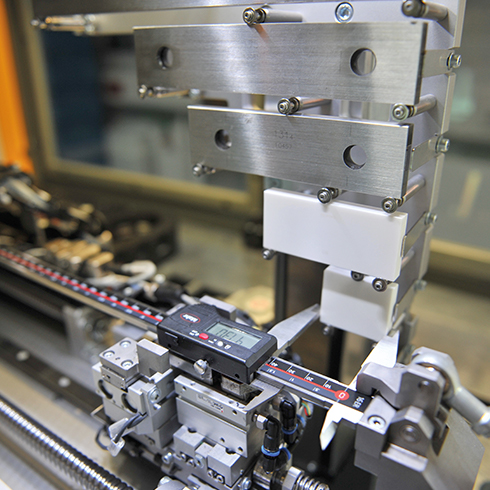 Étalonnage des pieds à coulisse dans le robot de mesure entièrement automatisé